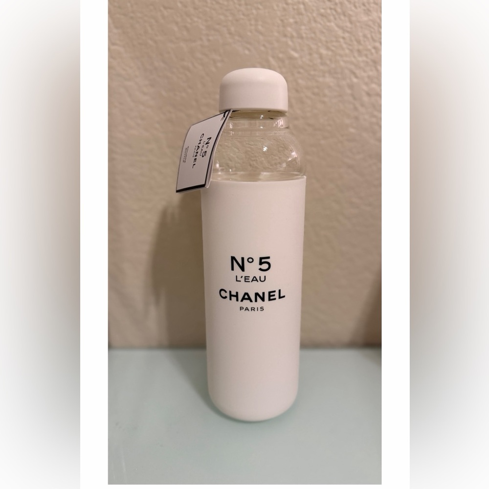 CHANEL No. 5 L'Eau White water Bottle